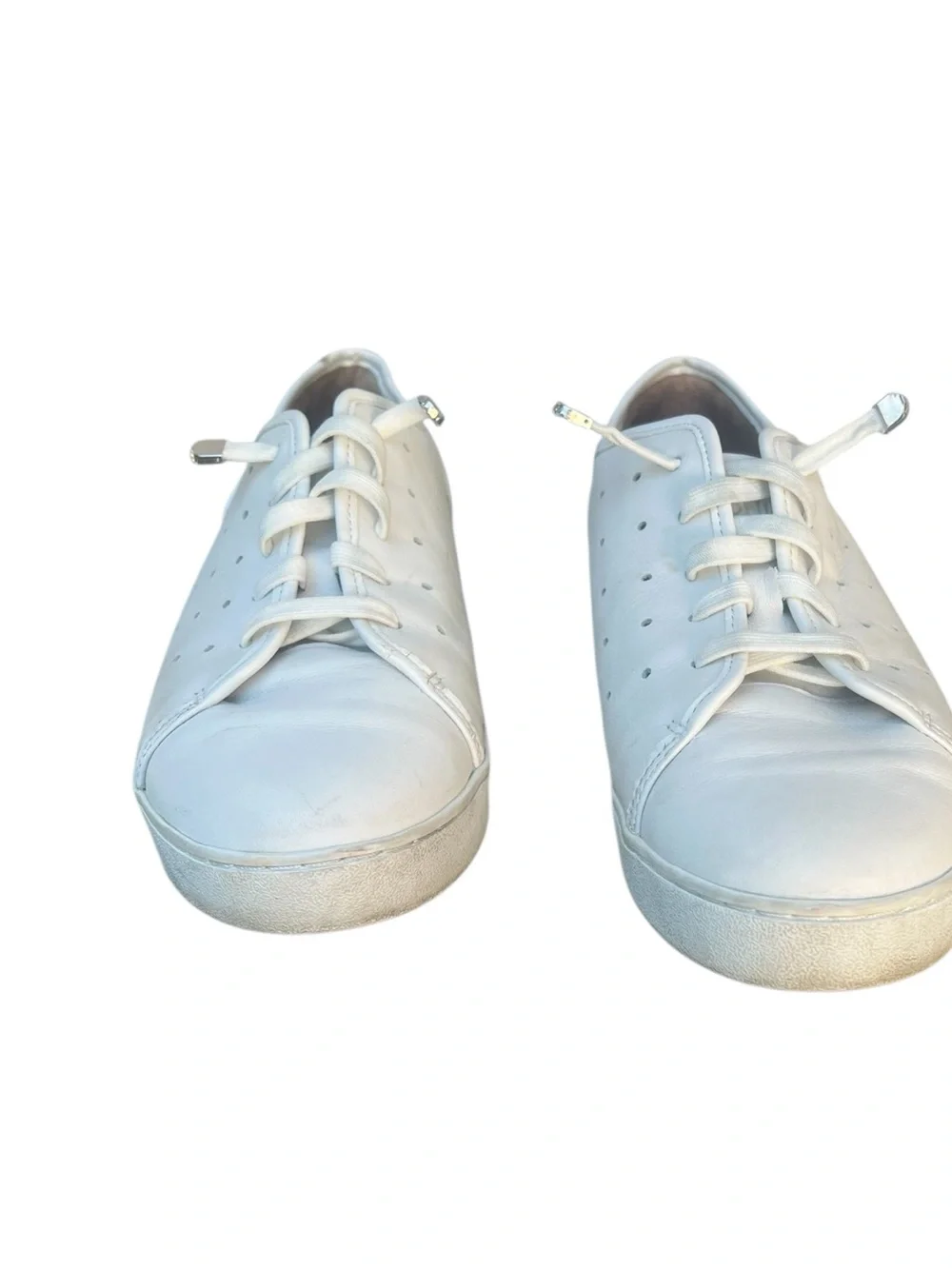 Vionic Keke White perforated Leather design sneakers. SZ.8.5